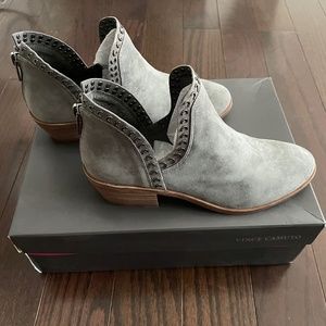 NWT Vince Camuto Grey Nubuck Leather Prafinta Ankle Booties